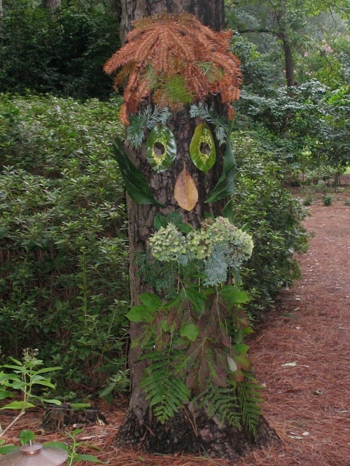 Tree Person, Elizabethan Gardens 2007. Photo by Anne White.